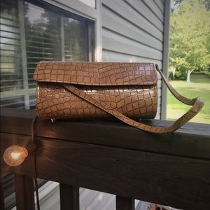 Tan clutch